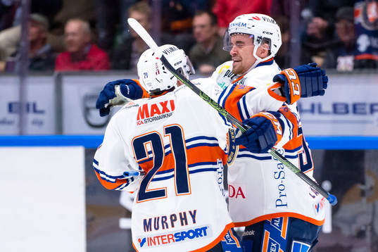 Växjös Cory Murphy har gjort 3-1 till Växjö och jublar