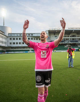 Sundsvalls målvakt Tommy Naurin jublar