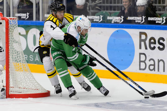 Brynäs Pathrik Westerholm och Rögles Partik Cehlin