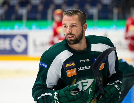 Färjestads Milan Gulas utan hjälm