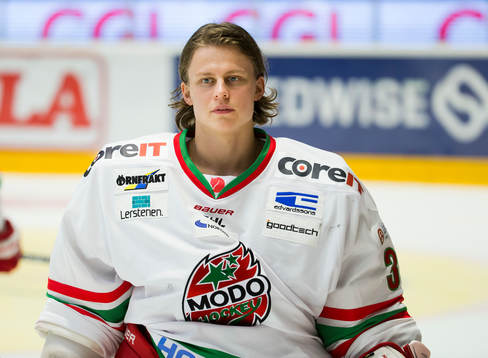 Modos målvakt Emil Hedan utan hjälm