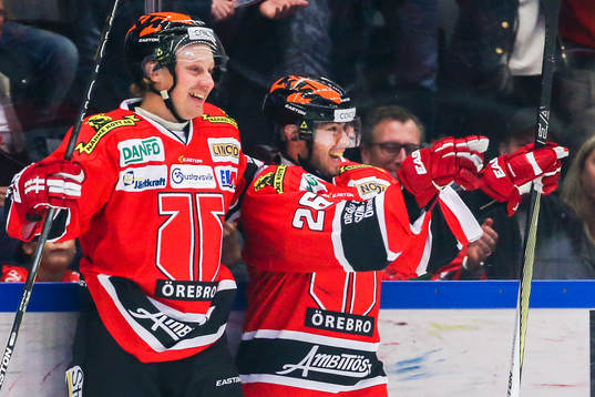 Örebros Marcus Weinstock och Greg Squires jublar