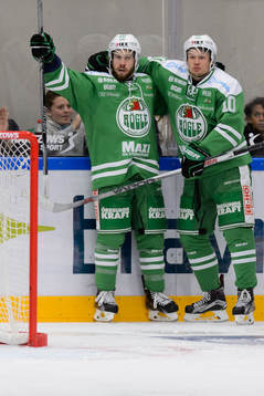 Rögles Kelsey Tessier och Viktor Lindgren jublar