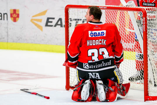 Örebros målvakt Julius Hudacek  deppar