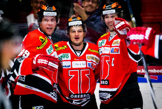 Örebros Libor Hudacek gör 4-0 och jublar med Viktor Ekbom