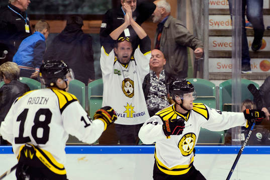 Brynäs Anton Rödin jublar