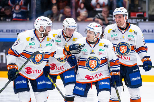 Växjös Cory Murphy har gjort 3-1 till Växjö och jublar