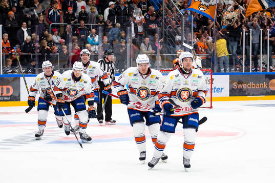Växjös Tuomas Kiiskinen har gjort 4-1 till Växjö och