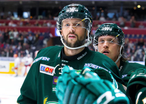 Färjestads Rickard Wallin firar mål