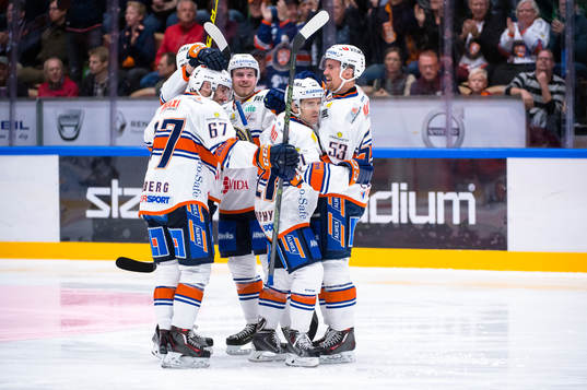 Växjös Cory Murphy har gjort 3-1 till Växjö och jublar