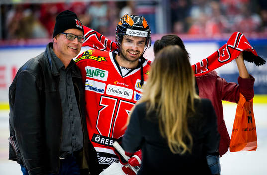 Örebros Martin Johansson får pris som matchens lirare