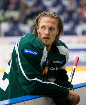 Färjestads Magnus Nygren utan hjälm