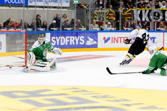 Brynäs Greg Scott sätter 3-4