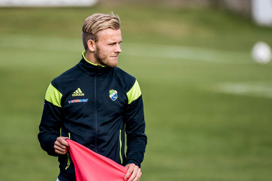 Ljungskiles Niclas Andersén  värmer upp