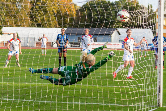 Hovås Billdals Frida Boriero gör 0-2 på straff mot