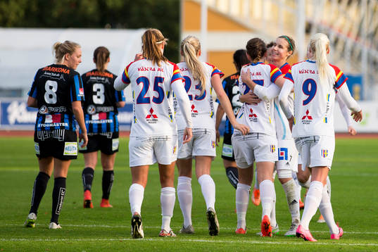 Hovås Billdals Frida Boriero kramas om av en glad Hovås