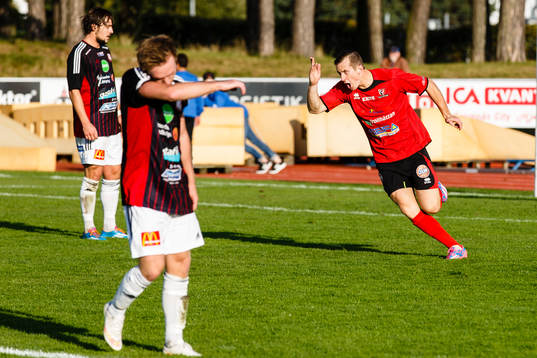 Trollhättans Robert Bagger jublar