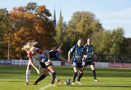 Hovås Billdals Sarah Fredborg och Sirius Amanda Johansson,