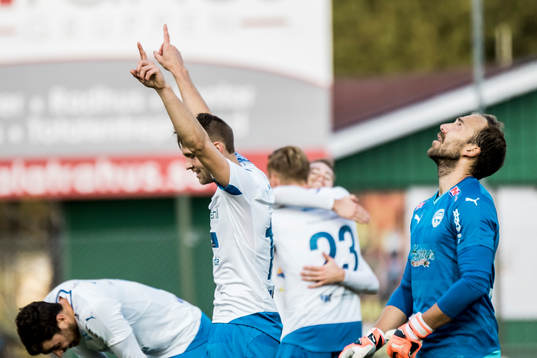 Värnamos spelare jublar