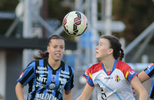 Hovås Billdals Frida Boriero i mitten i bild