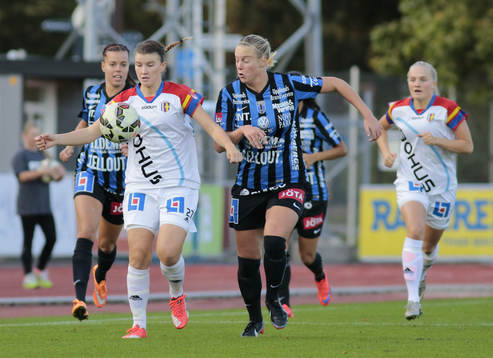 Hovås Billdals Frida Boriero i mitten i bild