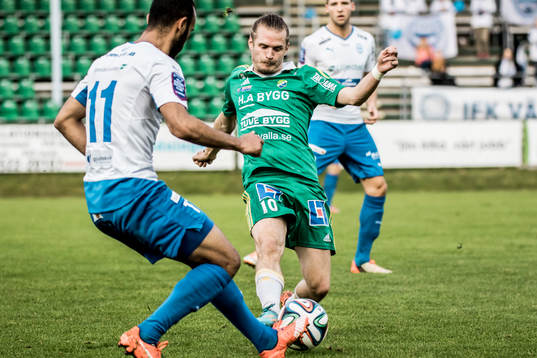 Ljungskiles Jonas Lindberg och Värnamos Issam Jebali