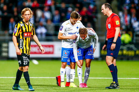 Norrköpings Arnor Ingvi Traustason klappar om Christoffer