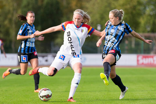Hovås Billdals Sarah Fredborg i mitten