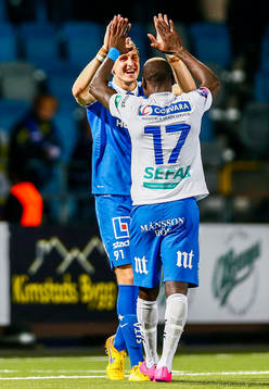 Norrköpings målvakt David Mitov Nilsson och Alhaji Kamara