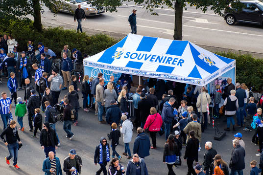 Ett tält med souvenirer från IFK Göteborg