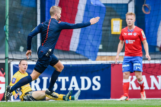 Domaren dömmer straff