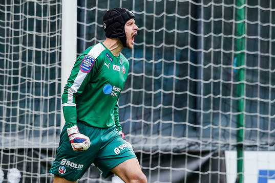 Helsingborgs målvakt Matt Pyzdrowski  jublar