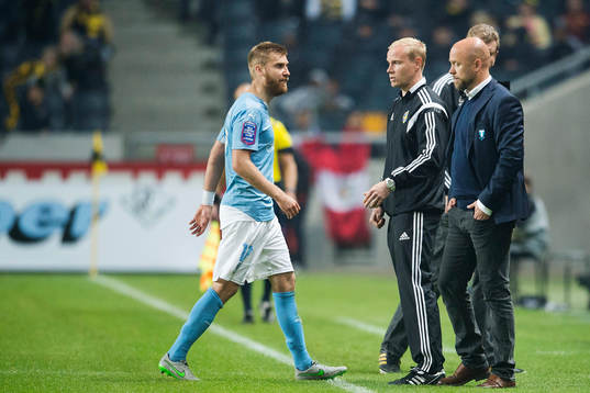 Malmös Rasmus Bengtsson lämnar planen