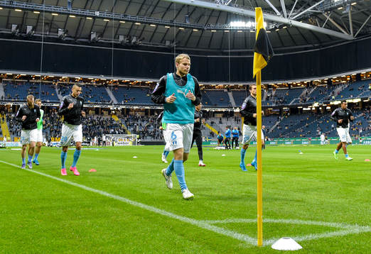Malmös spelare värmer upp före fotbollsmatchen i