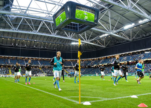 Malmös spelare värmer upp före fotbollsmatchen i