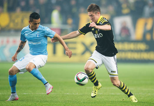 s Victor Yoshimar Yotun Flores och AIK:s Haukur Heidar