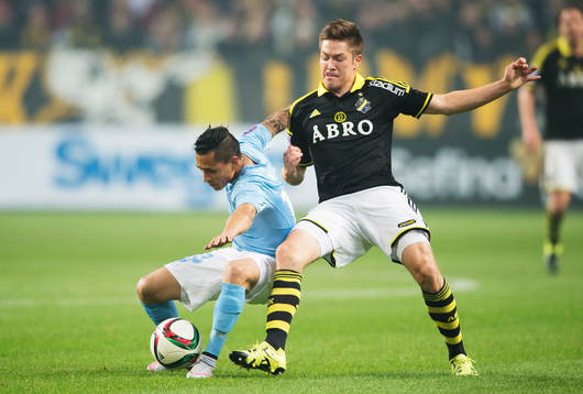 s Victor Yoshimar Yotun Flores och AIK:s Haukur Heidar