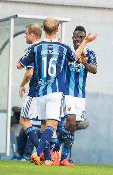 Djurgårdens Sebastian Andersson och Sam Johnson jublar