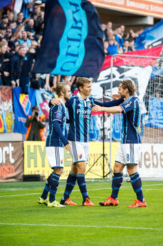 Djurgårdens Jesper Karlström gjorde 3-0 och jublar med