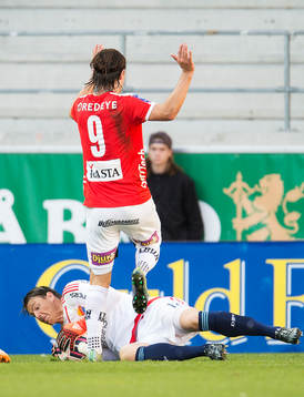 Djurgårdens målvakt Kenneth Høie och Kalmars Marcus