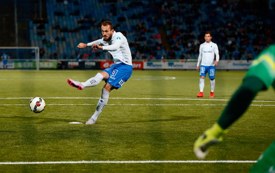 Norrköpings Emir Kujovic gör mål 1-0 på straff