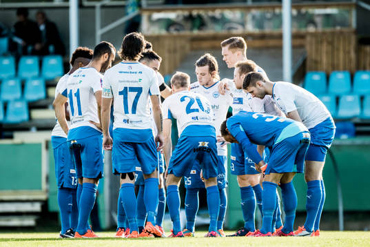 Värnamos spelare samlas och laddar upp