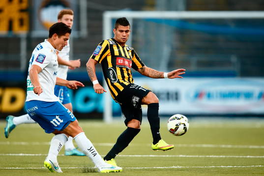 Norrköpings David Boo Wiklander och Häckens Paulinho