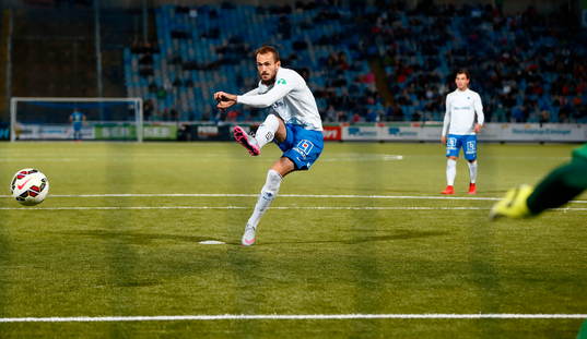 Norrköpings Emir Kujovic gör mål 1-0 på straff