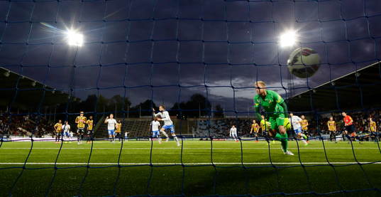 Mål 1-0 på straff ab Norrköpings Emir Kujovic förbi