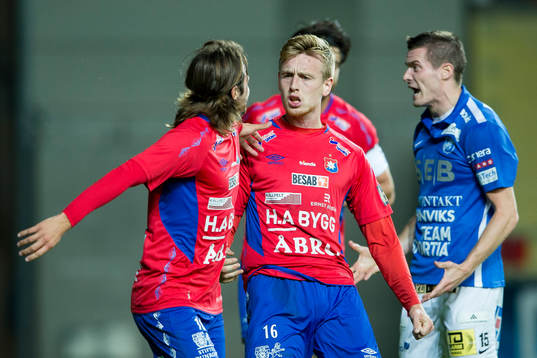 Örgrytes Sebastian Ohlsson jublar ihop med Hampus Bohman
