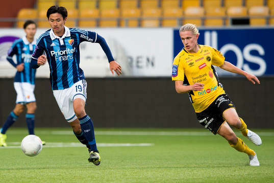 Djurgårdens Soo Yong Yoon och Elfsborgs Viktor Götesson