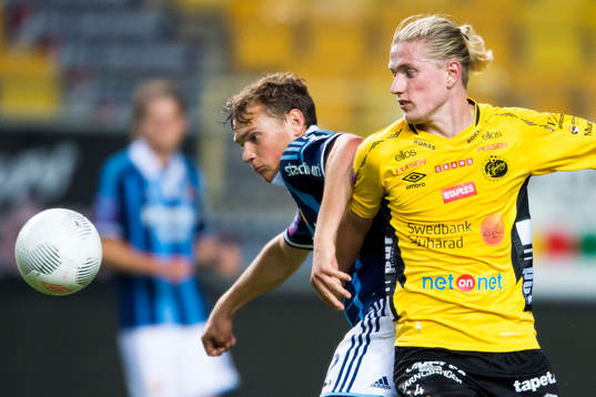 Kamp mellan Djurgårdens Jesper Karlström och Elfsborgs