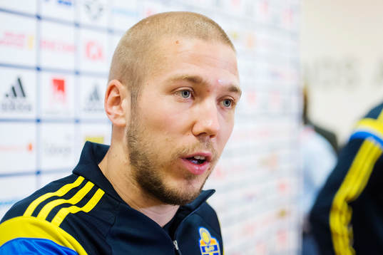 Anton Tinnerholm i mixed zone