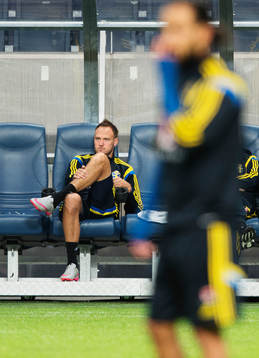 Andreas Granqvist sitter på bänken